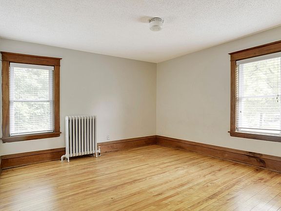 4th image of 2749 Polk St NE #2
