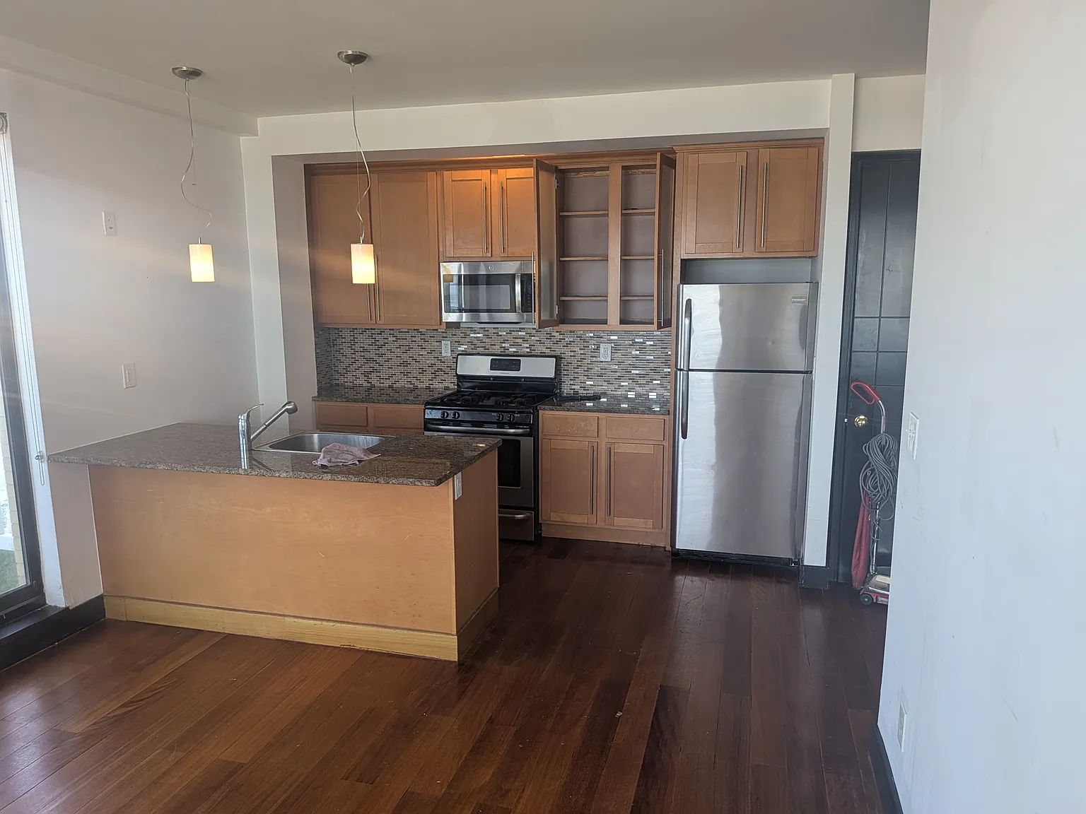 2 bed, 801 sqft, $2,475 — Photo 2