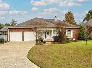 9 Stones Throw Dr, Hattiesburg, MS 39402