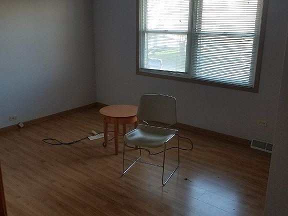 4th image of 814 Bradley Ave