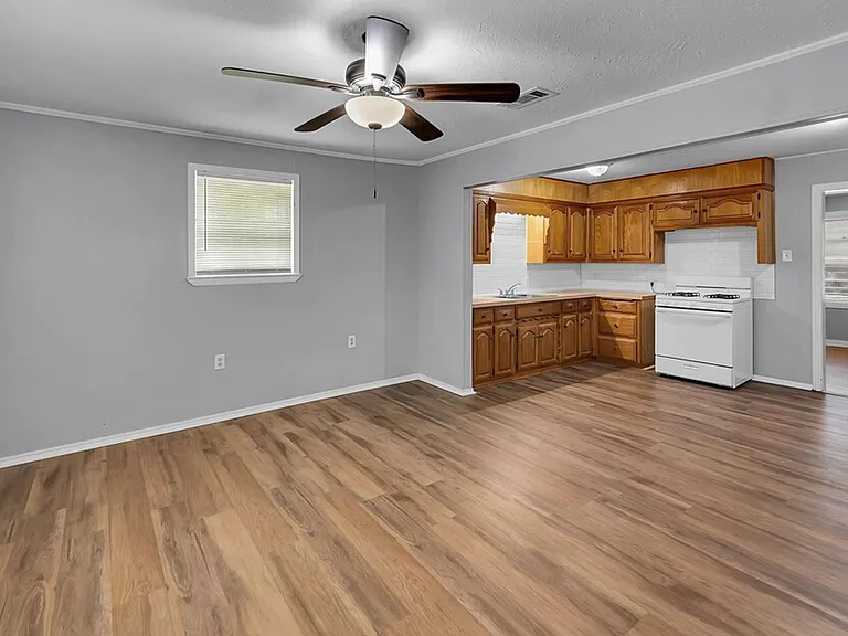 3824 James Ave — Photo 10