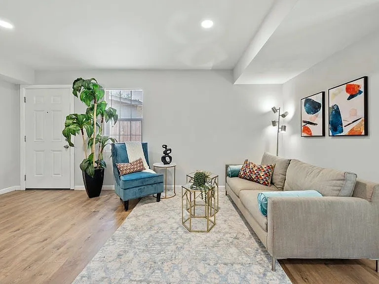 1312 E 52nd St #B — Photo 7