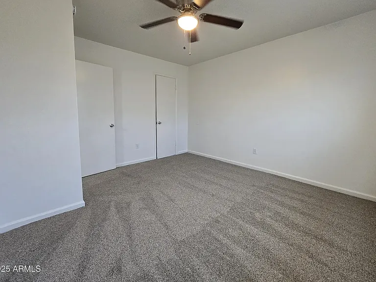 2230 E Beverly Ln — Photo 17
