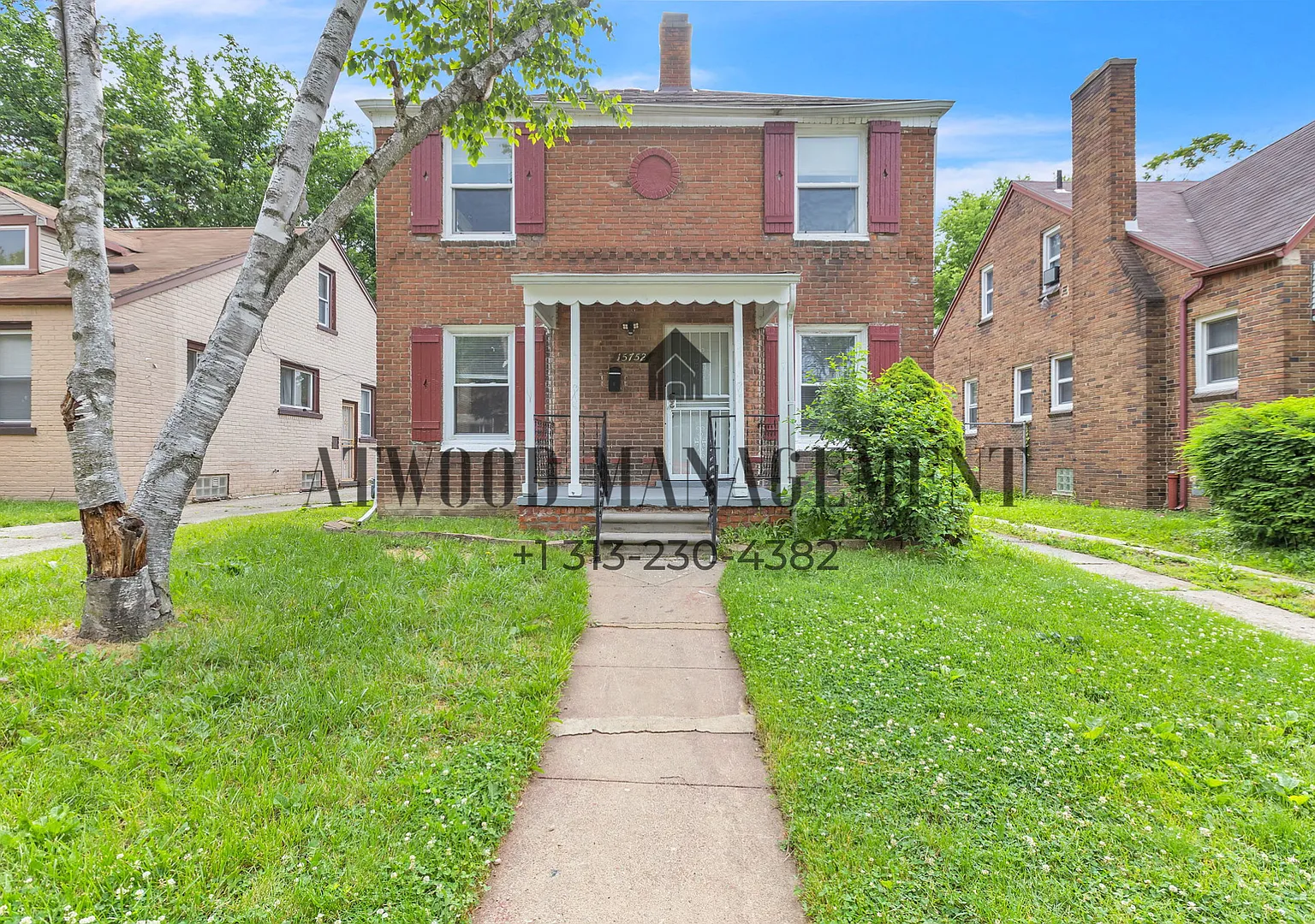 This beautifully updated 3-bedroom, 2-bath single-family home is ready for move-in! — Photo 1