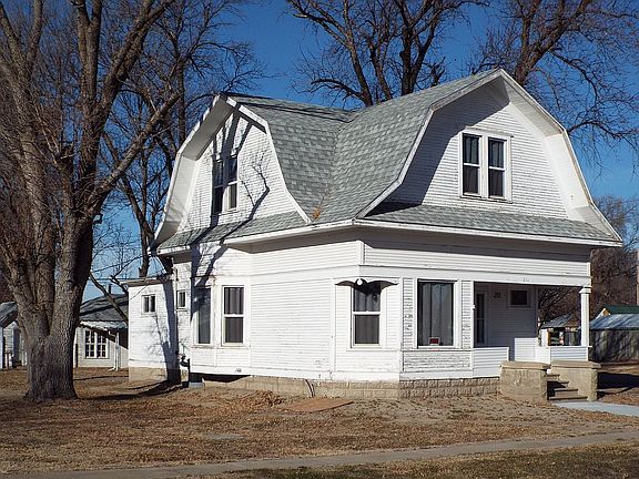 2nd image of 211 Putnam Ave
