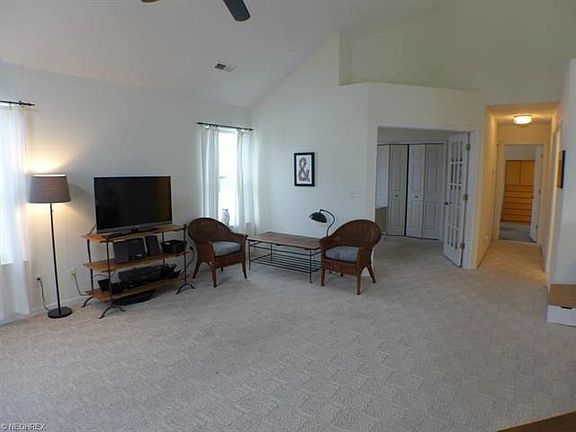 4th image of 142 Vista Ct #5A