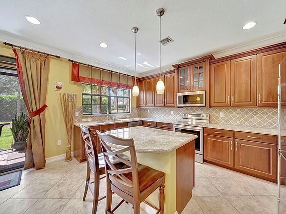 2nd image of 10898 NW 72nd Place