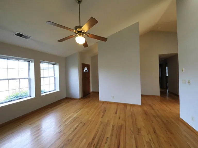3121 Bonanza St — Photo 3
