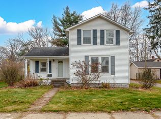 607 West St, Three Rivers, MI 49093