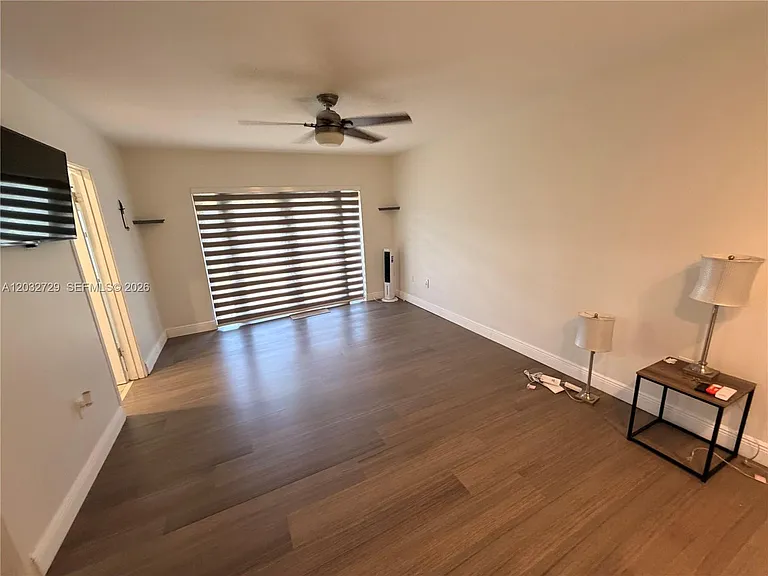20451 NE 10th Pl — Photo 28