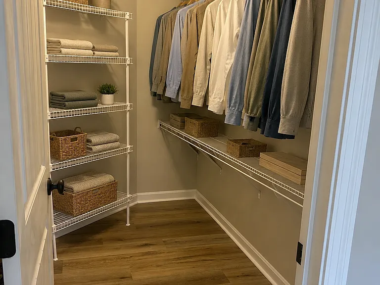 886 Yorkshire Dr — Photo 10