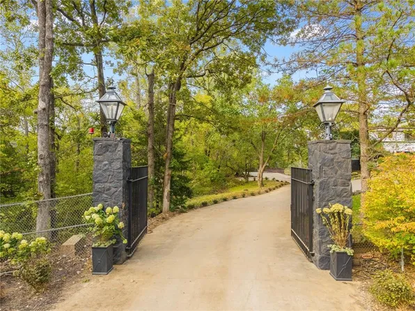 1701 NW Duncan Rd, Blue Springs, MO 64015