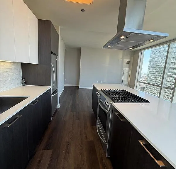 113 W Wacker Dr — Photo 2