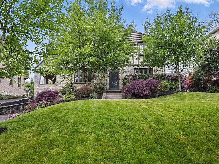 321 Jefferson Dr — Photo 2