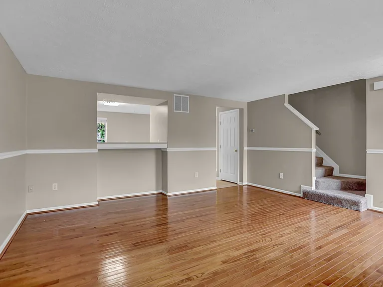 437 Ashton Ln — Photo 10
