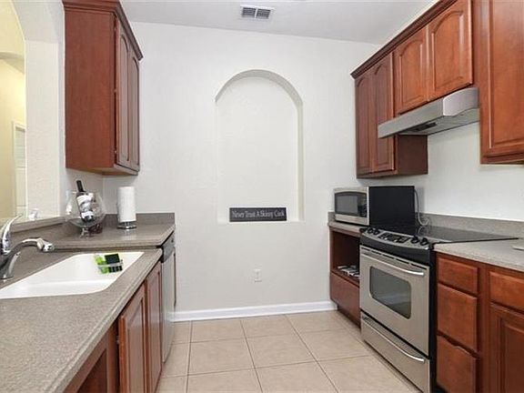 4th image of 4024 Breakview Dr #10204