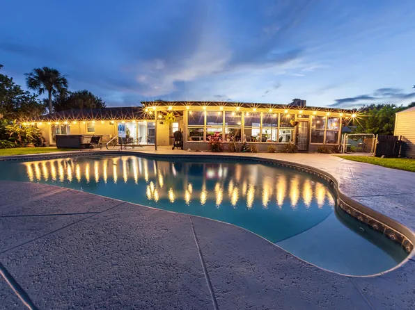 709 Fairway Dr, New Smyrna Beach, FL 32168