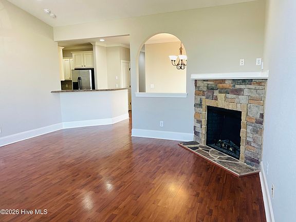 5th image of 2005 Croyden Cir #B