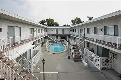 425 N Hobart Blvd — Photo 4