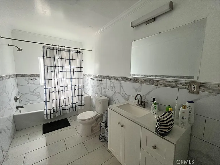 851 W 40th Pl — Photo 7