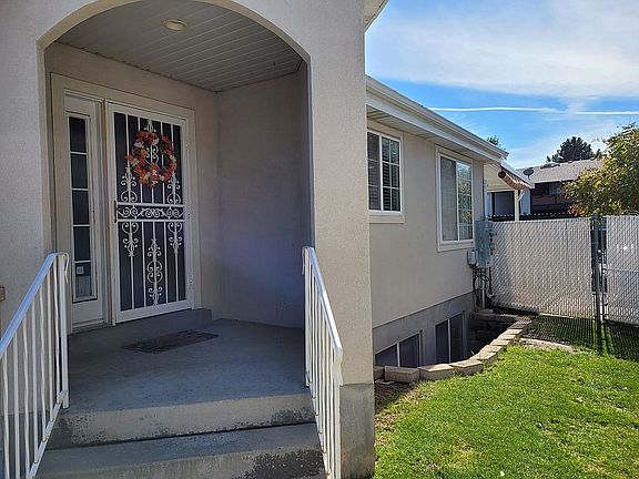 3rd image of 179 W 170 N Unit 11