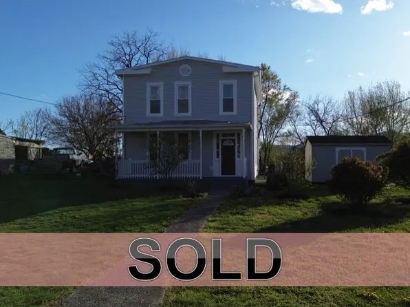 307 2nd St, Shenandoah, VA 22849