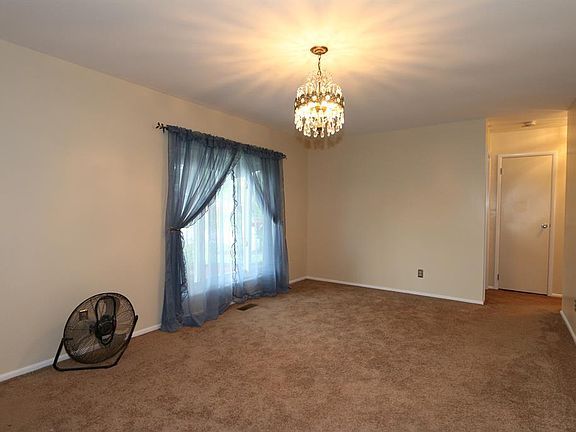 3rd image of 262 Bradley Dr