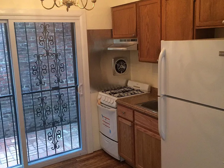 212 N Clarion St — Photo 3