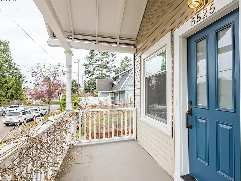 5525 NE Everett St — Photo 2