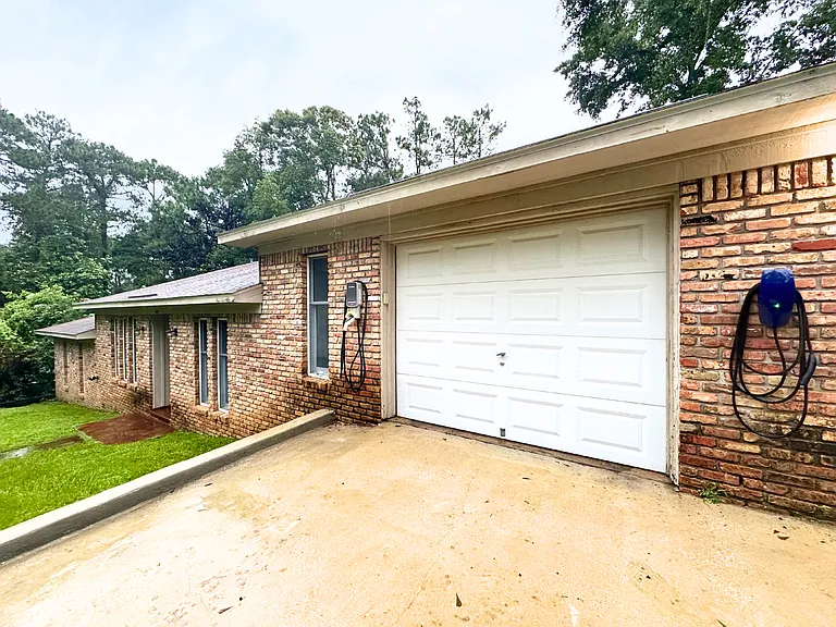 662 Ridgewood Dr — Photo 3