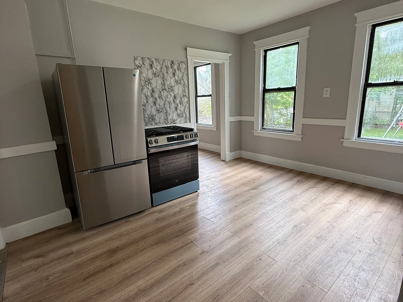 4 bed, $2,100 — Photo 2