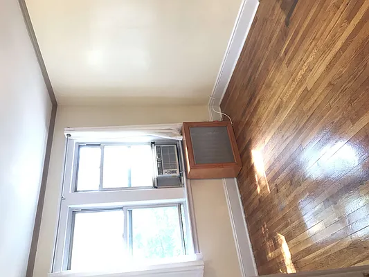 Rented by Astoria Apartments LLC | media 30