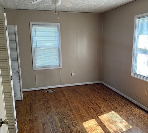 3rd image of 2915 Daviess St