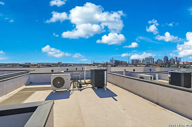 1817 N Saint Marys St #102 — Photo 25