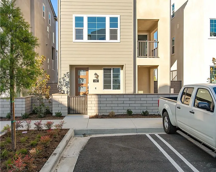 231 Heartland Way Rancho — Photo 1
