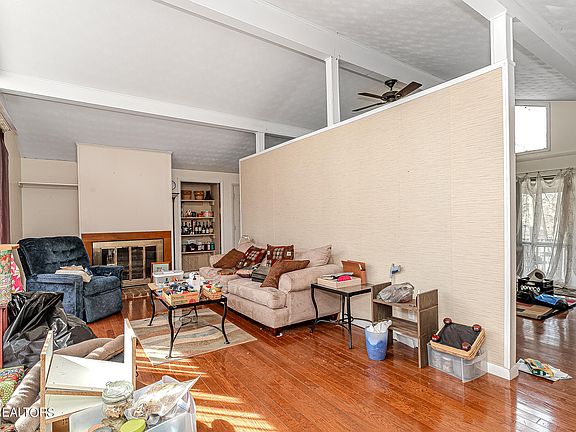 5th image of 10607 Diane Dr