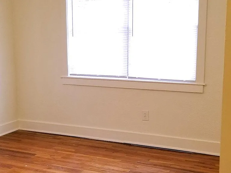 318 Glenmore Ave — Photo 10