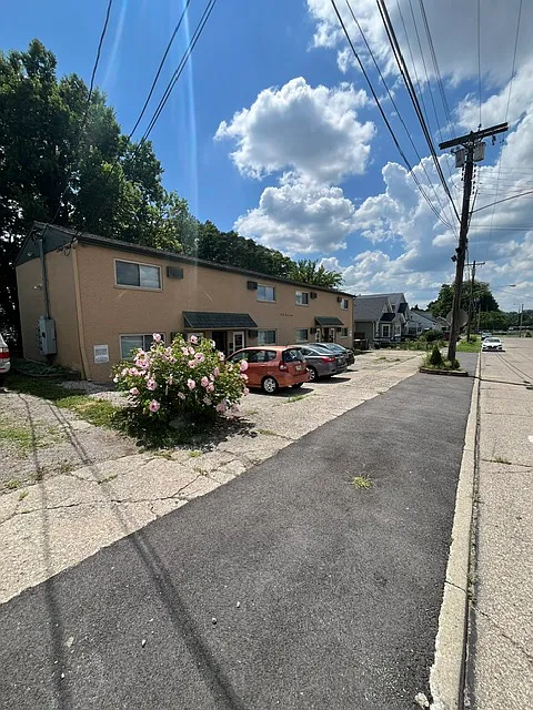 5 W North St #4