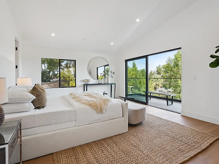 22270 Avenue San Luis — Photo 37