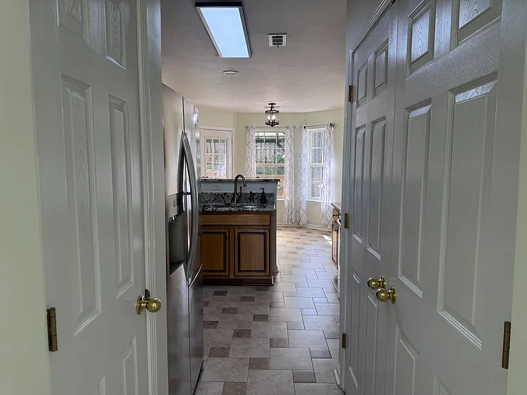 136 Madelia Pl — Photo 10