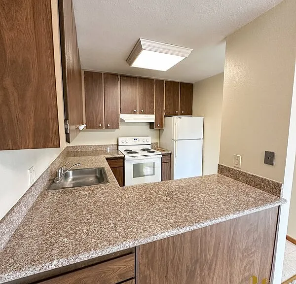 2200 Woodside Ln #5 — Photo 3