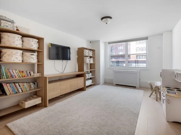 501 East 79th Street image 13 of 24