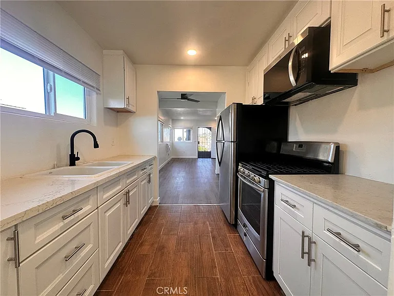 314 Wilshire Pl — Photo 18