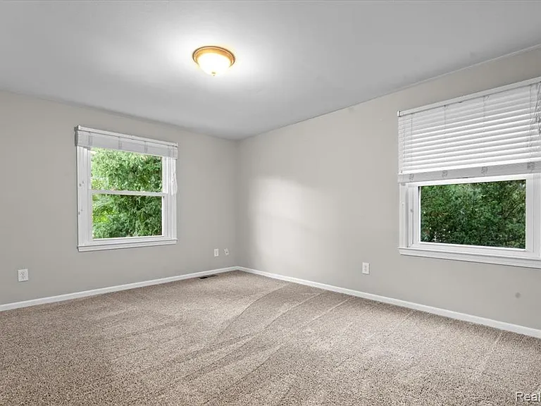 5476 Van Ness Dr — Photo 35