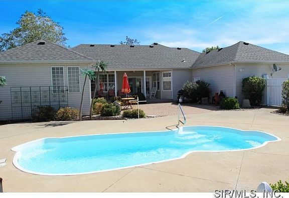 3rd image of 64 Kelly Dr
