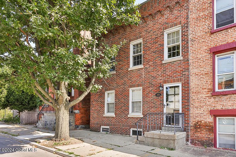 3rd image of 1304 5th Avenue