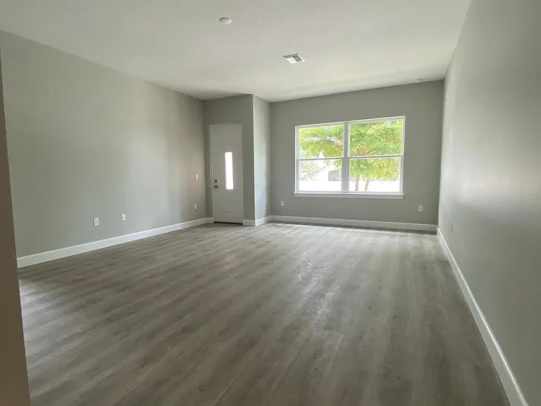 741 Grand Cypress Ln — Photo 29