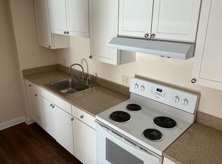 923 Sumner St, Woodstock, IL 60098