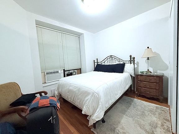 2nd image of 117 W 58th St APT 12C