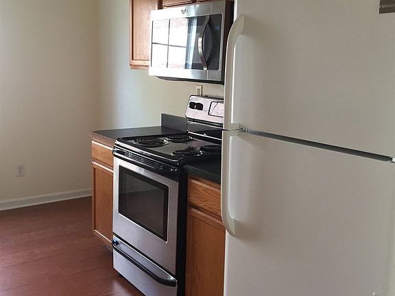 533 - Kitchen (view 2)